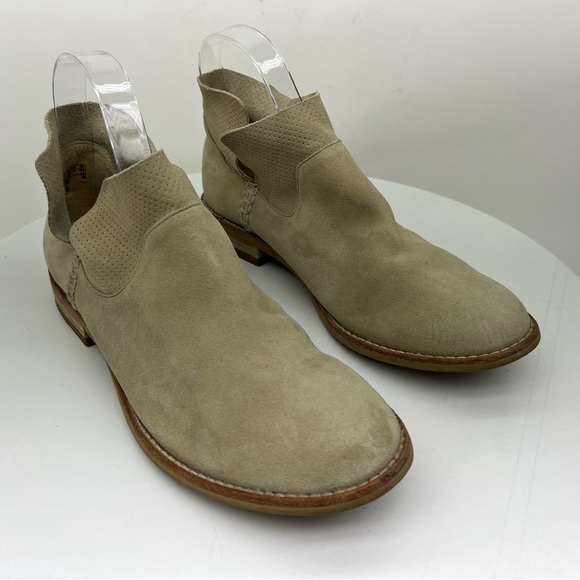 Clarks Artisan Booties Ankle Boot Edenvale Bella Cream Tan Neutral Suede Boho 10 - Picture 8 of 15